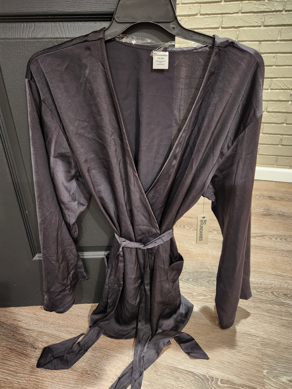 NWT No Boundaries Women's Black Satin Wrap Robe Size XxL